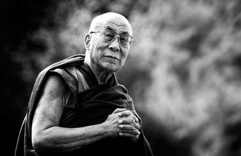 Dr Weinschenk Membawa 5 Muridnya Meditasi Bersama Dalai Lama