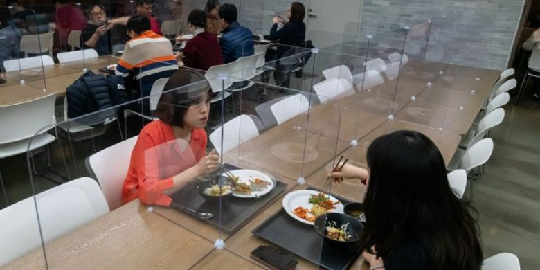 4 Tips Aman Saat Makan Siang Bersama di Kantor