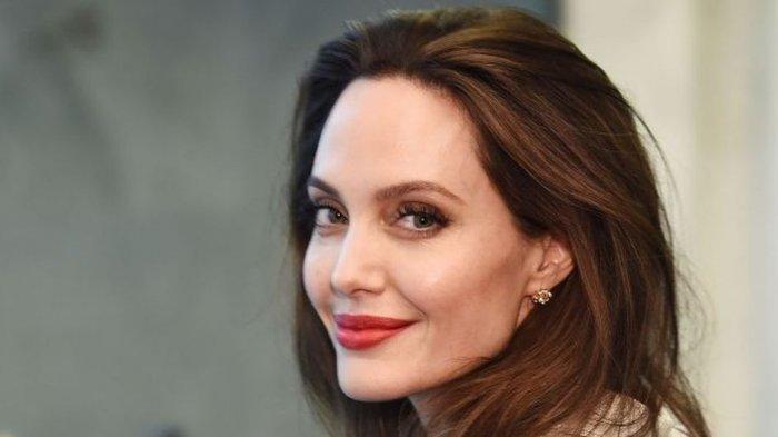 Jolie Memberikan Respon Dari Surat Wanita Afghanistan